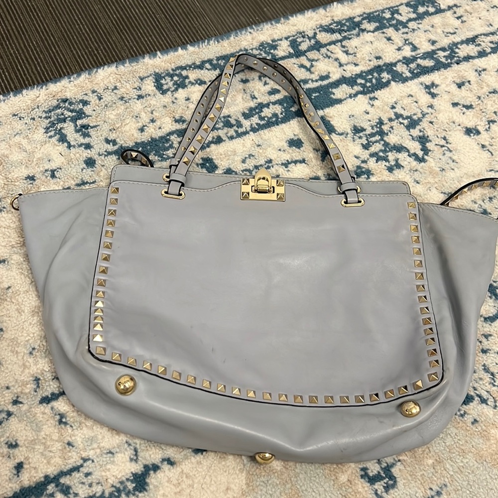 Valentino garabani studded cross body handbag beautiful color perfect size